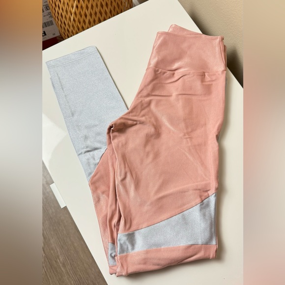 Radiant Rose Leggings & Silver Top: UV Protection for Active Glam - Picture 5 of 5